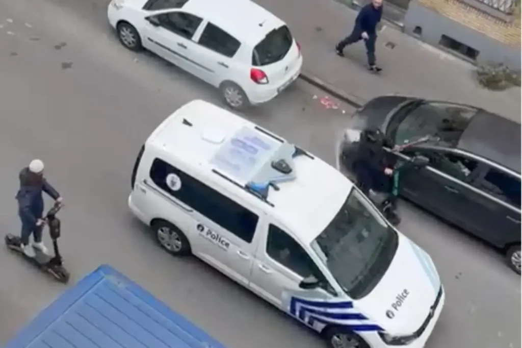 hooligans - Bruges - musulmanes - policie-qui gasse un citoyen sans raison