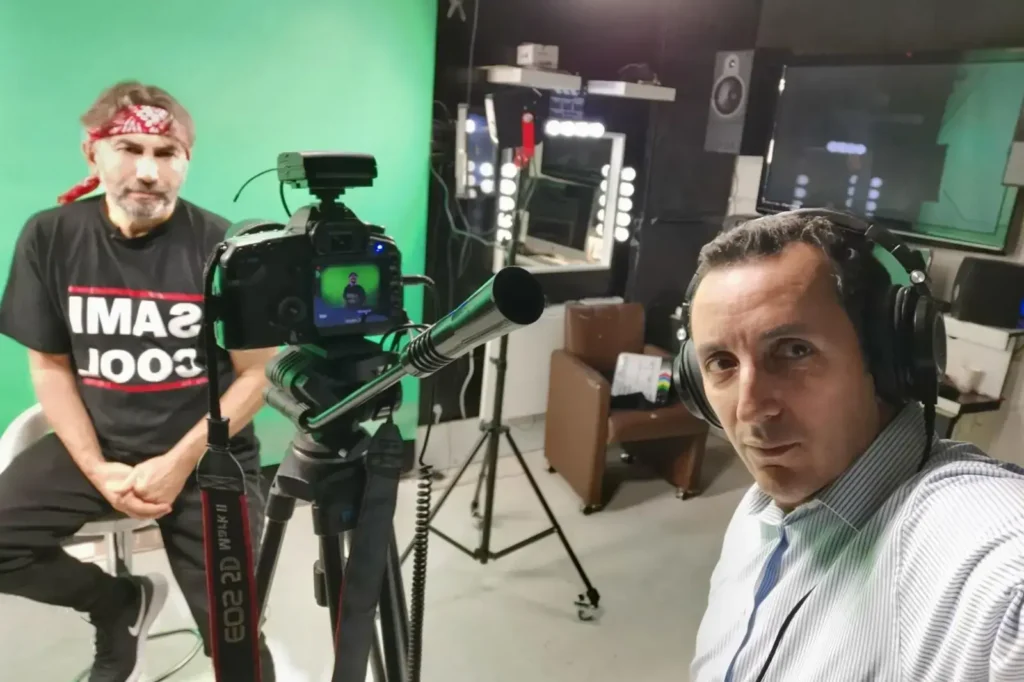 I.g-RDC-Plan-studio-photo-vue-avant-batiment-greenkey-tissu-coté porte-cochère-rue